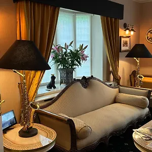 House 5*, Chester Reino Unido